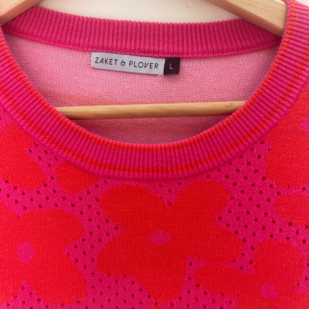Colorblock pink sweater, like new.